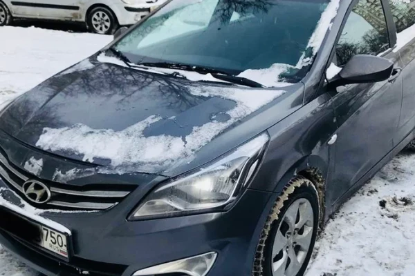 Прокат авто hyundai solaris эконом класса 2016 года в городе Москва от 2000 руб./сутки, передний привод, двигатель: бензин, объем 1.4 литра, ОСАГО (Впишу в полис), без водителя, недорого - RentRide