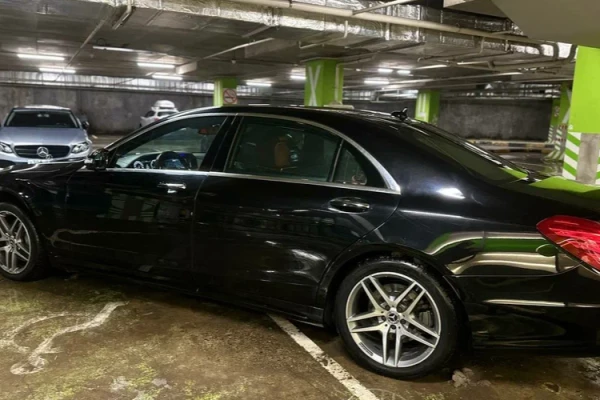 Прокат авто mercedes-benz s-klass бизнес класса 2017 года в городе Москва от 6600 руб./сутки, полный привод, двигатель: дизель, объем 3 литра, ОСАГО (Впишу в полис), без водителя, недорого - RentRide