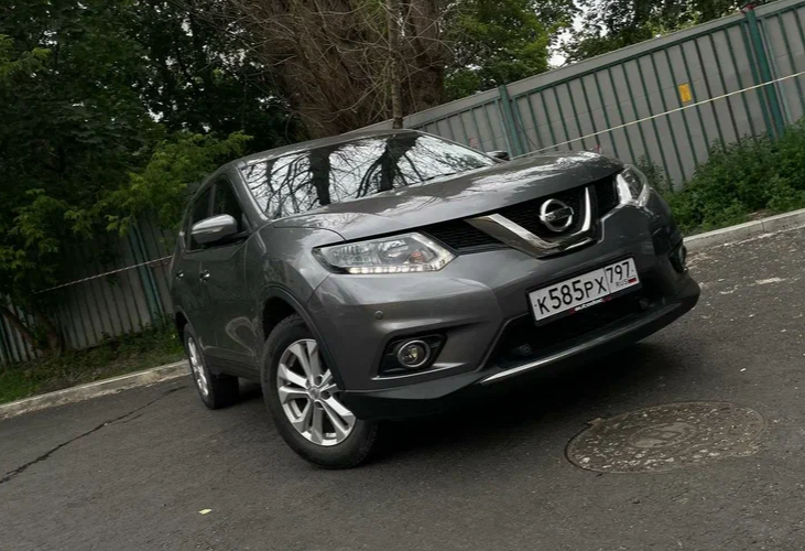 Аренда nissan x-trail комфорт класса 2017 года в городе Москва от 3400 руб./сутки, полный привод, двигатель: бензин, объем 2 литра, ОСАГО (Впишу в полис), без водителя, недорого, вид 2 - RentRide