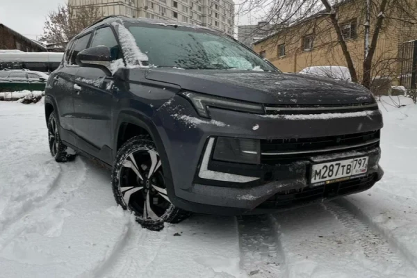 Прокат авто moskvic 3 эконом класса 2023 года в городе Москва от 2700 руб./сутки, передний привод, двигатель: бензин, объем 1.5 литров, ОСАГО (Впишу в полис), без водителя, недорого - RentRide