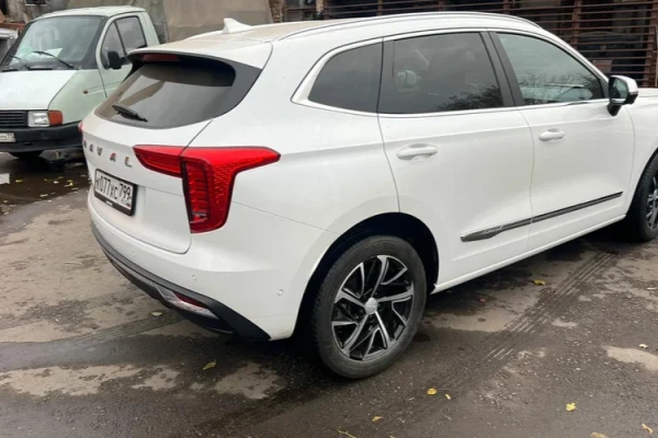 Прокат авто haval jolion комфорт класса 2021 года в городе Москва от 3000 руб./сутки, передний привод, двигатель: бензин, объем 1.5 литров, ОСАГО (Впишу в полис), без водителя, недорого - RentRide