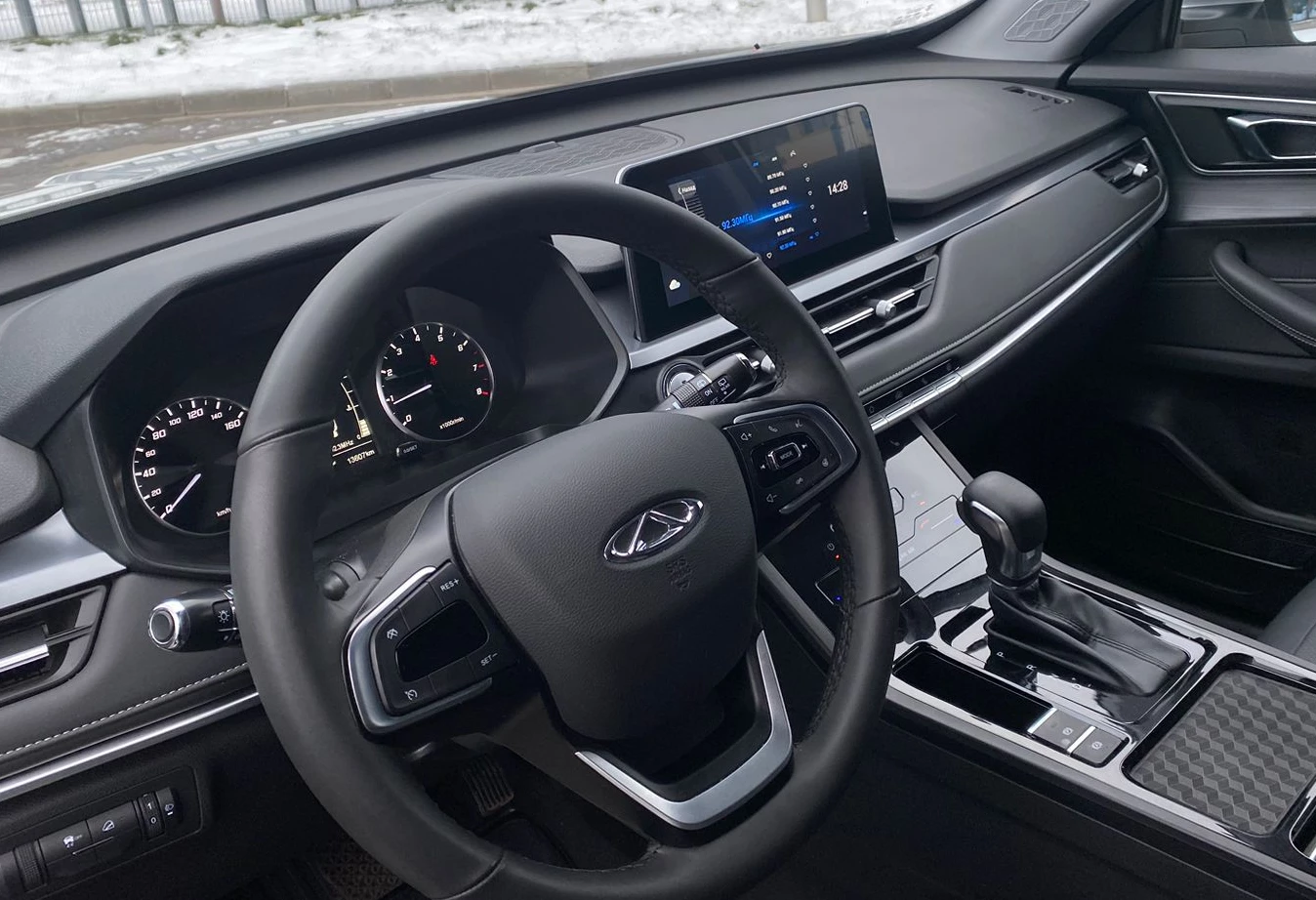 Аренда chery tiggo-4 стандарт класса 2024 года в городе Москва от 3300 руб./сутки, передний привод, двигатель: бензин, объем 1.5 литров, каско (Мультидрайв), ОСАГО (Мультидрайв), без водителя, недорого, вид 4 - RentRide
