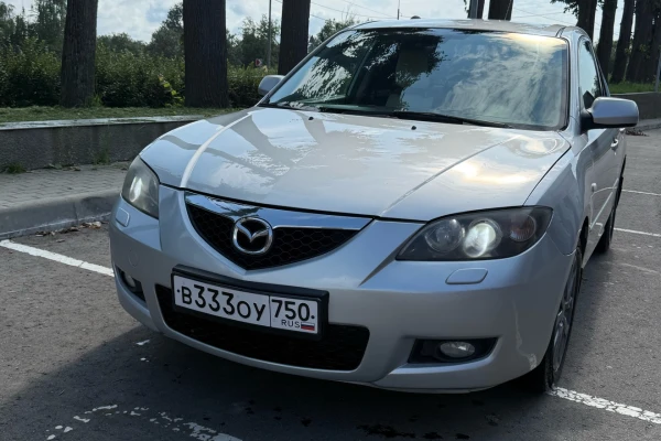 Прокат авто mazda 3 эконом класса 2008 года в городе Москва Алтуфьево от 2400 руб./сутки, передний привод, двигатель: бензин, объем 1.6 литров, ОСАГО (Мультидрайв), без водителя, недорого - RentRide