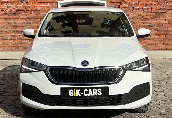 Аренда skoda rapid стандарт класса 2022 года в городе Москва Нагорная от 3600 руб./сутки, передний привод, двигатель: бензин, объем 1.6 литров, ОСАГО (Впишу в полис), без водителя, недорого, вид 2 - RentRide