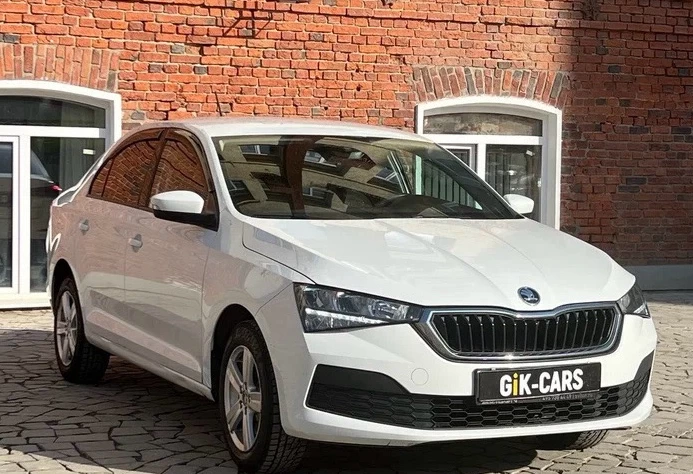 Аренда skoda rapid стандарт класса 2022 года в городе Москва Нагорная от 3600 руб./сутки, передний привод, двигатель: бензин, объем 1.6 литров, ОСАГО (Впишу в полис), без водителя, недорого, вид 3 - RentRide