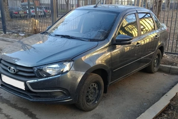 Прокат авто lada granta эконом класса 2024 года в городе Москва Новослободская от 1600 руб./сутки, передний привод, каско (Мультидрайв), ОСАГО (Мультидрайв), без водителя, недорого - RentRide