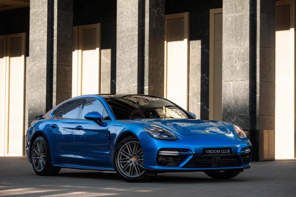 Прокат авто porsche panamera премиум класса 2018 года в городе Москва Панфиловская от 13200 руб./сутки, полный привод, двигатель: бензин, объем 2.9 литров, каско (Мультидрайв), ОСАГО (Мультидрайв), без водителя, недорого - RentRide