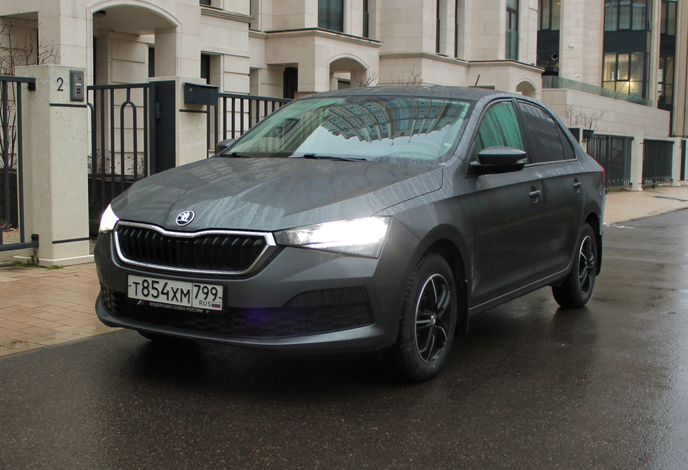 Аренда skoda rapid стандарт класса 2021 года в городе Москва Славянский бульвар от 3000 руб./сутки, передний привод, двигатель: бензин, объем 1.6 литров, каско (Мультидрайв), ОСАГО (Мультидрайв), без водителя, недорого - RentRide
