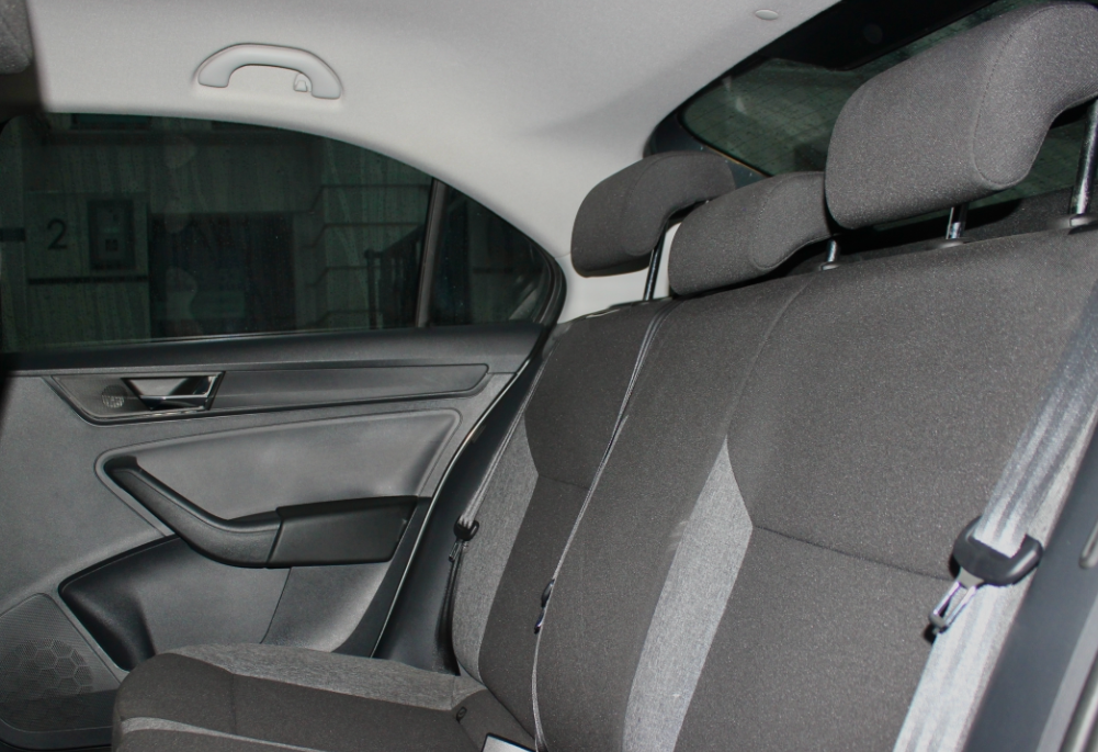 Аренда skoda rapid стандарт класса 2021 года в городе Москва Славянский бульвар от 3000 руб./сутки, передний привод, двигатель: бензин, объем 1.6 литров, каско (Мультидрайв), ОСАГО (Мультидрайв), без водителя, недорого, вид 6 - RentRide