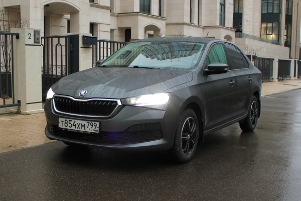 Прокат авто skoda rapid стандарт класса 2021 года в городе Москва Славянский бульвар от 3000 руб./сутки, передний привод, двигатель: бензин, объем 1.6 литров, каско (Мультидрайв), ОСАГО (Мультидрайв), без водителя, недорого - RentRide