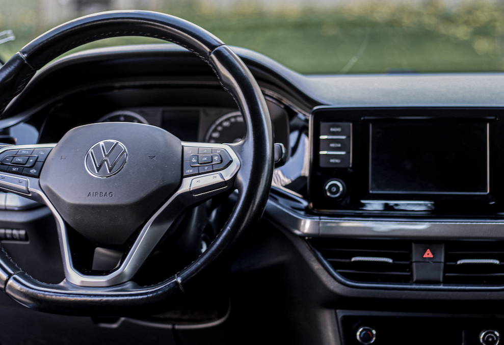 Аренда volkswagen polo эконом класса 2020 года в городе Москва Славянский бульвар от 4100 руб./сутки, передний привод, двигатель: бензин, объем 1.6 литров, каско (Мультидрайв), ОСАГО (Мультидрайв), без водителя, недорого, вид 2 - RentRide