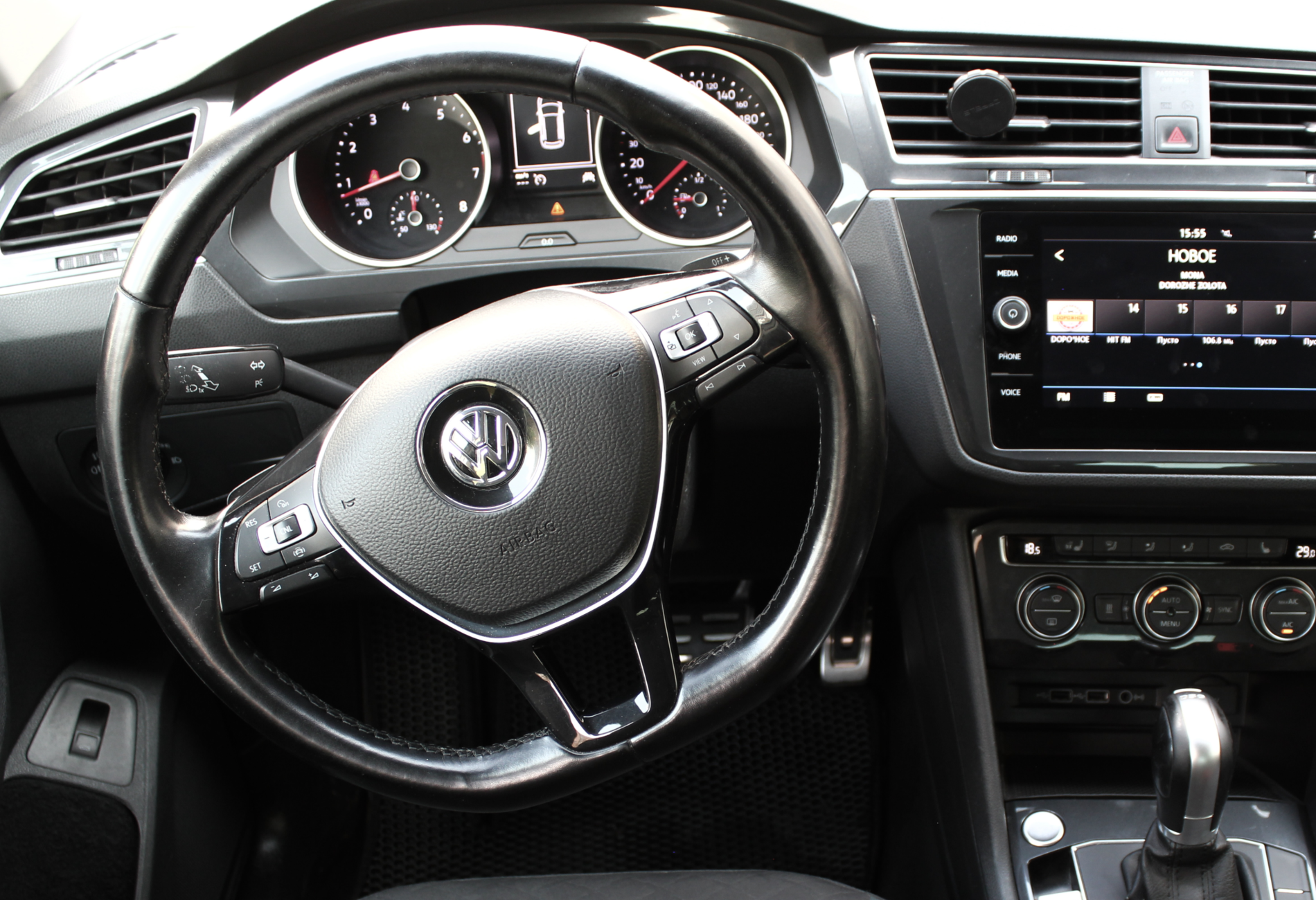 Аренда volkswagen tiguan бизнес класса 2019 года в городе Москва Славянский бульвар от 6200 руб./сутки, полный привод, двигатель: бензин, объем 1.4 литра, каско (Мультидрайв), ОСАГО (Мультидрайв), без водителя, недорого, вид 2 - RentRide
