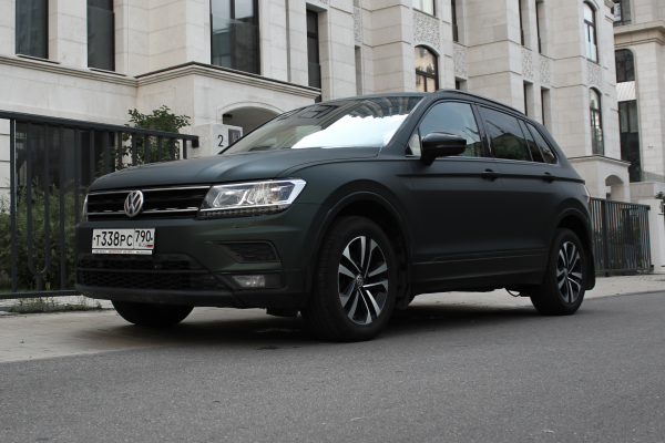 Прокат авто volkswagen tiguan комфорт класса 2019 года в городе Москва Славянский бульвар от 6000 руб./сутки, полный привод, двигатель: бензин, объем 1.4 литра, каско (Мультидрайв), ОСАГО (Мультидрайв), без водителя, недорого - RentRide
