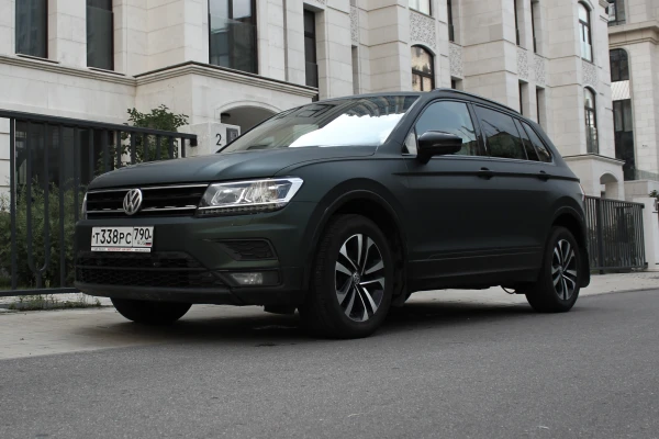 Прокат авто volkswagen tiguan комфорт класса 2019 года в городе Москва Славянский бульвар от 6000 руб./сутки, полный привод, двигатель: бензин, объем 1.4 литра, каско (Мультидрайв), ОСАГО (Мультидрайв), без водителя, недорого - RentRide