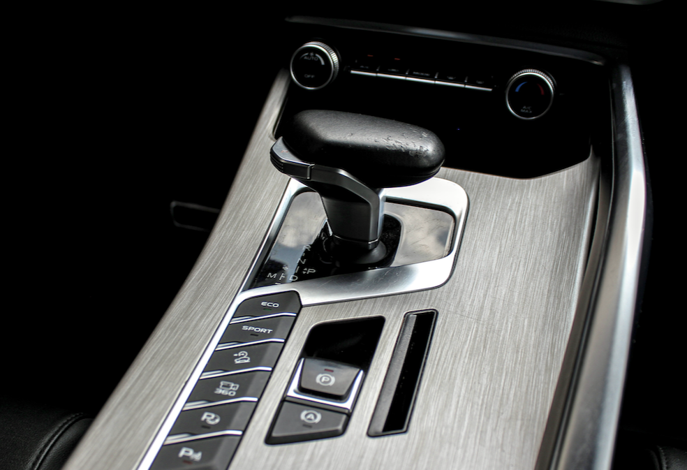 Аренда geely coolray стандарт класса 2023 года в городе Москва Славянский бульвар от 3800 руб./сутки, передний привод, двигатель: бензин, объем 1.5 литров, каско (Мультидрайв), ОСАГО (Мультидрайв), без водителя, недорого, вид 4 - RentRide