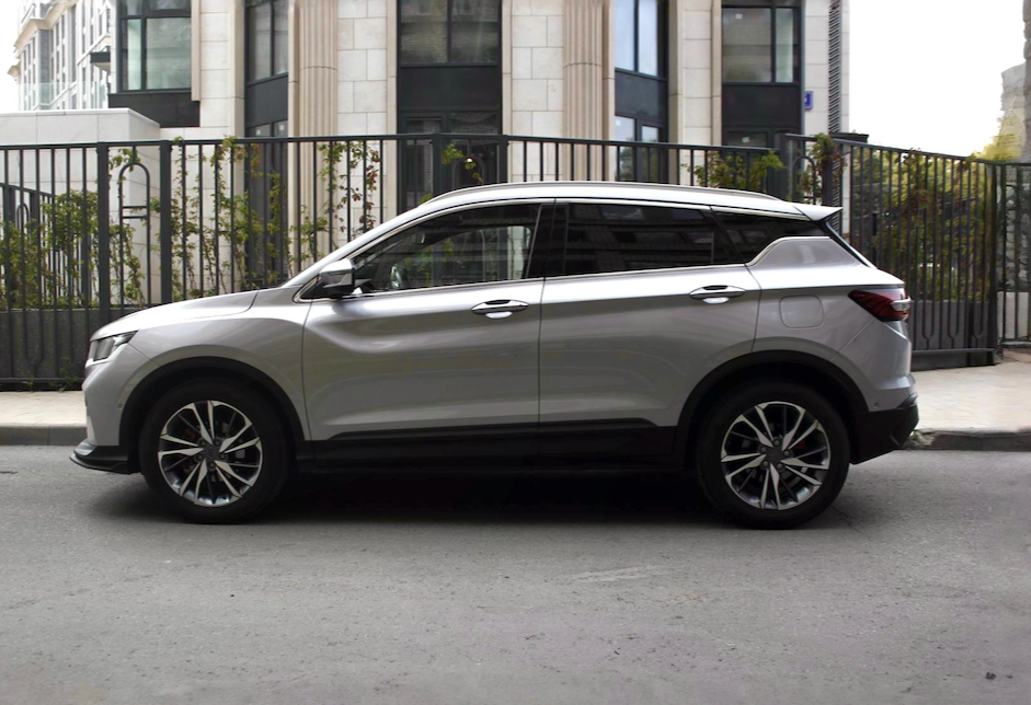 Аренда geely coolray стандарт класса 2023 года в городе Москва Славянский бульвар от 3800 руб./сутки, передний привод, двигатель: бензин, объем 1.5 литров, каско (Мультидрайв), ОСАГО (Мультидрайв), без водителя, недорого, вид 2 - RentRide