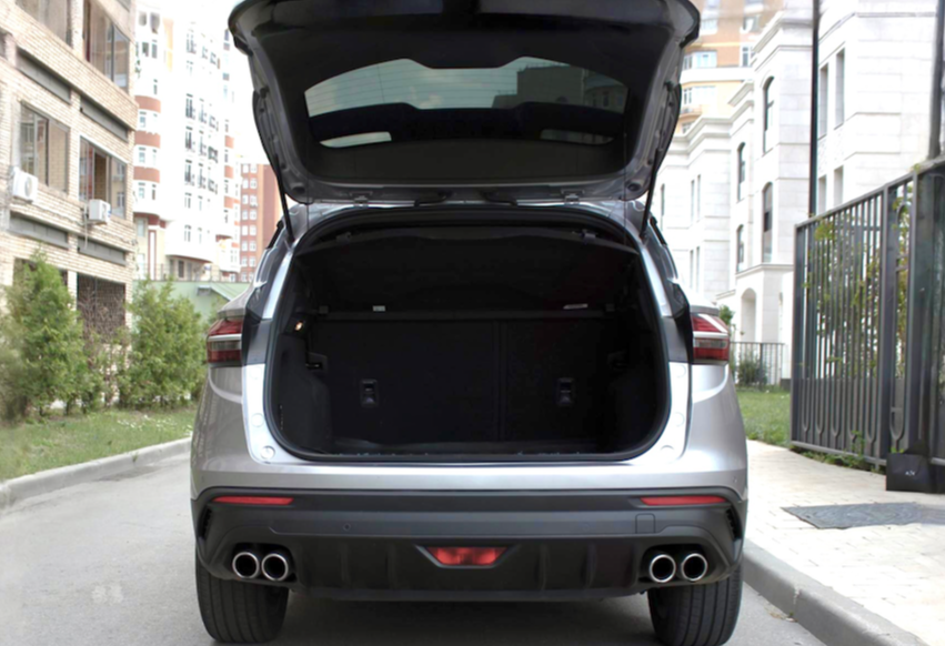 Аренда geely coolray стандарт класса 2023 года в городе Москва Славянский бульвар от 3800 руб./сутки, передний привод, двигатель: бензин, объем 1.5 литров, каско (Мультидрайв), ОСАГО (Мультидрайв), без водителя, недорого, вид 9 - RentRide