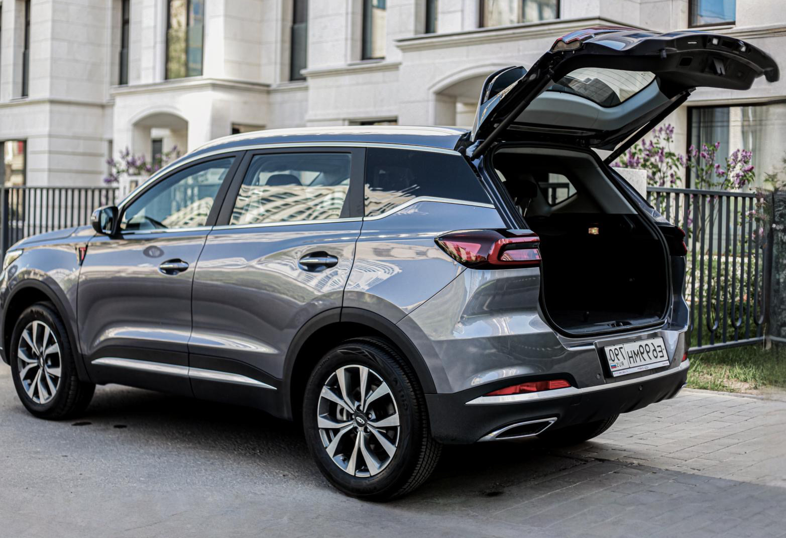 Аренда chery tiggo-7-pro-max бизнес класса 2023 года в городе Москва Славянский бульвар от 5900 руб./сутки, передний привод, двигатель: бензин, объем 1.5 литров, каско (Мультидрайв), ОСАГО (Мультидрайв), без водителя, недорого, вид 7 - RentRide