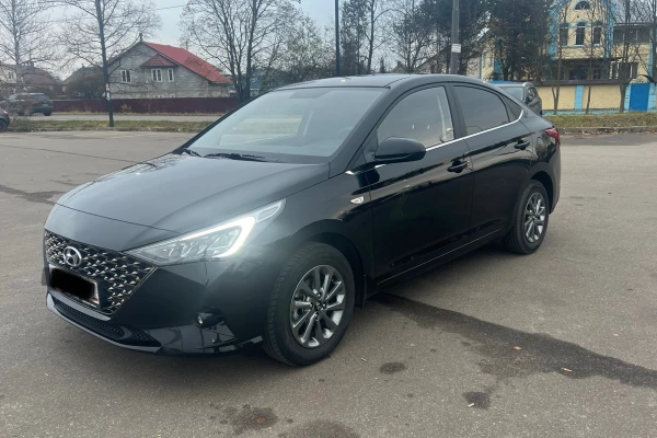 Прокат авто hyundai solaris эконом класса 2024 года в городе Москва от 3500 руб./сутки, передний привод, двигатель: бензин, объем 1.6 литров, каско (Мультидрайв), ОСАГО (Мультидрайв), без водителя, недорого - RentRide