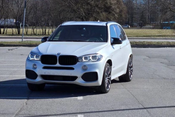 Прокат авто bmw x5 2018 года в городе Санкт-Петербург от 10800 руб./сутки, полный привод, двигатель: дизель, объем 3 литра, каско (Впишу в полис), ОСАГО (Впишу в полис), без водителя, недорого - RentRide