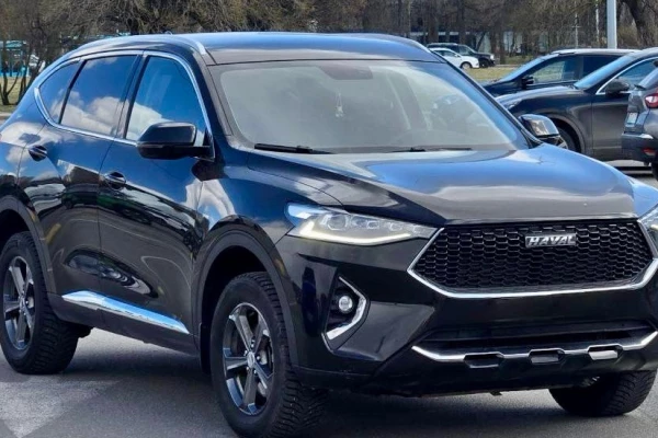 Прокат авто haval f7 стандарт класса 2021 года в городе Санкт-Петербург от 4800 руб./сутки, передний привод, двигатель: бензин, объем 1.5 литров, ОСАГО (Мультидрайв), без водителя, недорого - RentRide