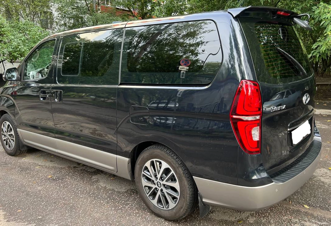 Аренда hyundai h1 2020 года в городе Москва Строгино от 10000 руб./сутки, задний привод, двигатель: дизель, объем 2.5 литров, каско (Мультидрайв), ОСАГО (Мультидрайв), без водителя, недорого, вид 2 - RentRide