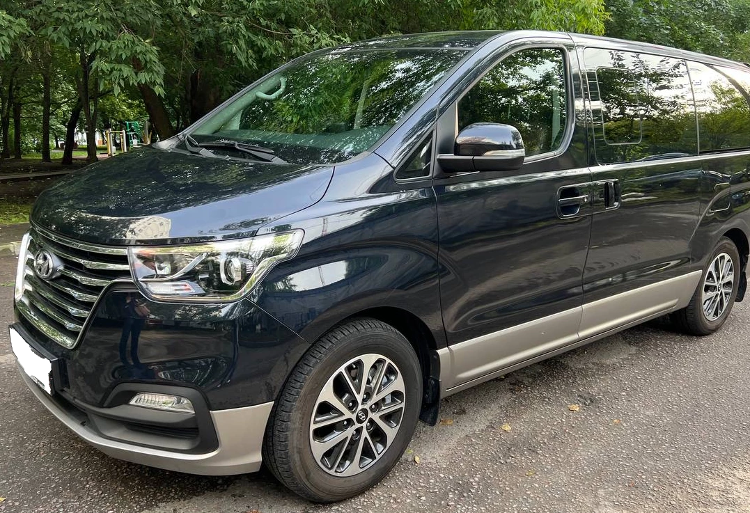 Аренда hyundai h1 2020 года в городе Москва Строгино от 10000 руб./сутки, задний привод, двигатель: дизель, объем 2.5 литров, каско (Мультидрайв), ОСАГО (Мультидрайв), без водителя, недорого - RentRide