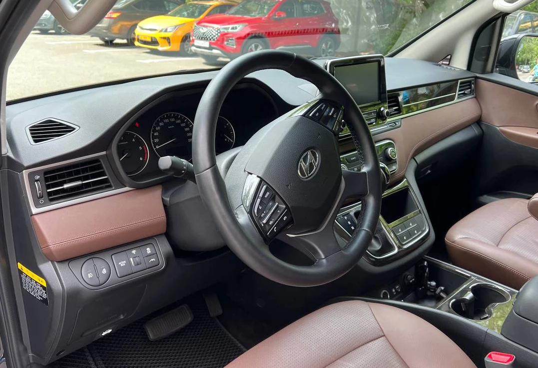 Аренда hyundai h1 2020 года в городе Москва Строгино от 10000 руб./сутки, задний привод, двигатель: дизель, объем 2.5 литров, каско (Мультидрайв), ОСАГО (Мультидрайв), без водителя, недорого, вид 3 - RentRide