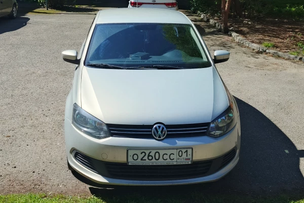 Прокат авто volkswagen polo эконом класса 2014 года в городе Краснодар от 1360 руб./сутки, передний привод, двигатель: бензин, объем 1.6 литров, ОСАГО (Мультидрайв), без водителя, недорого - RentRide