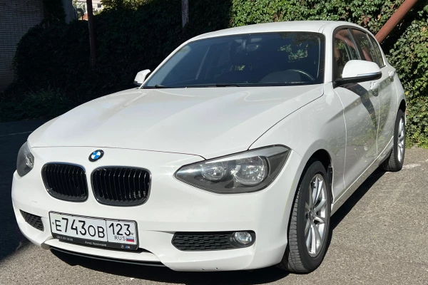 Прокат авто bmw 1-serii комфорт класса 2013 года в городе Краснодар от 9600 руб./сутки, задний привод, двигатель: бензин, объем 1.6 литров, ОСАГО (Впишу в полис), без водителя, недорого - RentRide