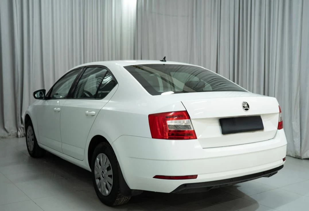 Аренда skoda octavia эконом класса 2019 года в городе Москва Ольховая от 1900 руб./сутки, передний привод, двигатель: бензин, объем 1.6 литров, ОСАГО (Мультидрайв), без водителя, недорого, вид 4 - RentRide