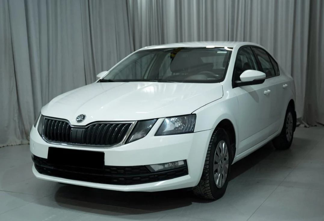 Аренда skoda octavia эконом класса 2019 года в городе Москва Ольховая от 1900 руб./сутки, передний привод, двигатель: бензин, объем 1.6 литров, ОСАГО (Мультидрайв), без водителя, недорого, вид 3 - RentRide
