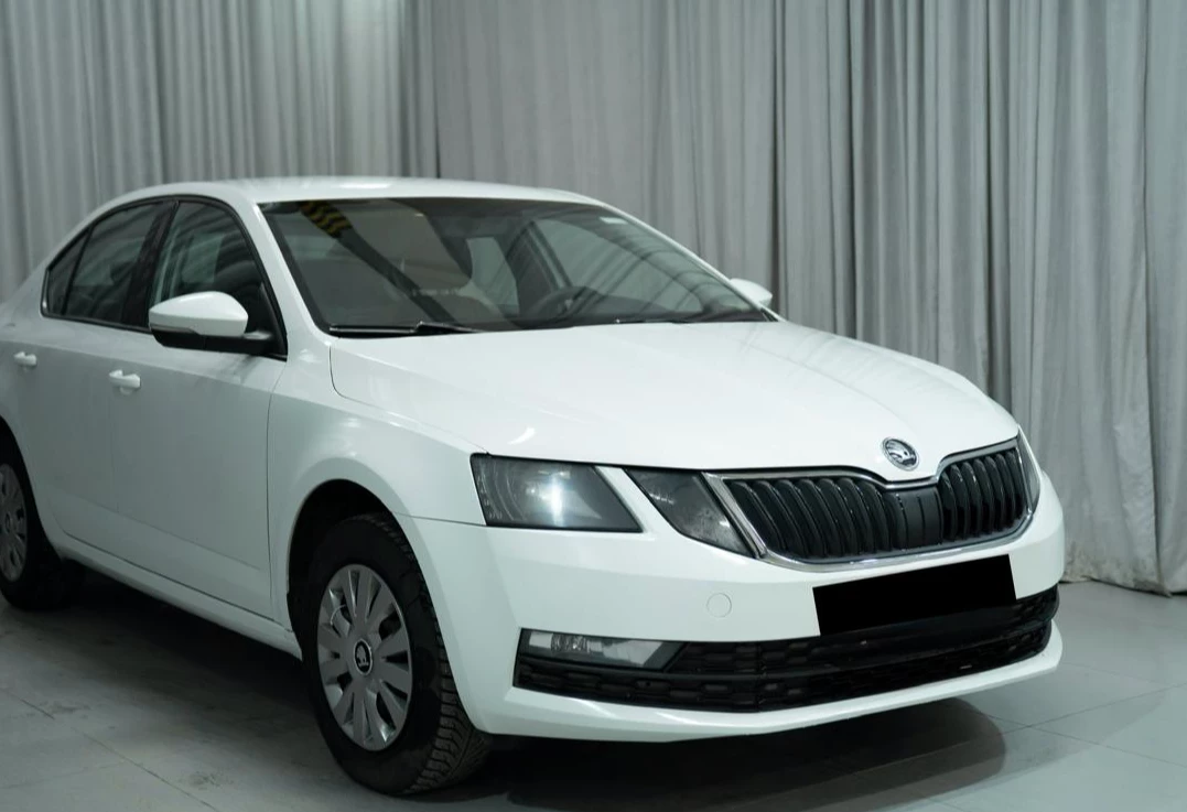 Аренда skoda octavia эконом класса 2019 года в городе Москва Ольховая от 1900 руб./сутки, передний привод, двигатель: бензин, объем 1.6 литров, ОСАГО (Мультидрайв), без водителя, недорого, вид 2 - RentRide