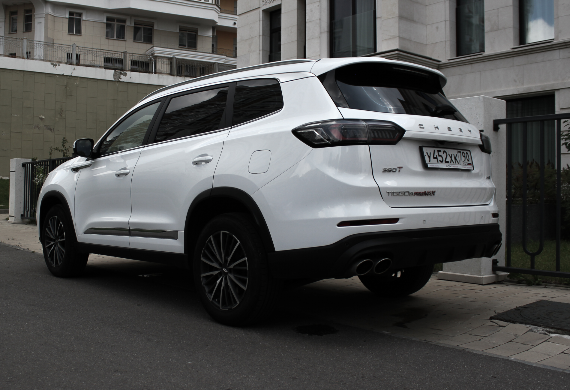 Аренда chery tiggo-8-pro-max бизнес класса 2023 года в городе Москва Матвеевское от 7500 руб./сутки, полный привод, двигатель: бензин, объем 2 литра, каско (Мультидрайв), ОСАГО (Мультидрайв), без водителя, недорого, вид 5 - RentRide