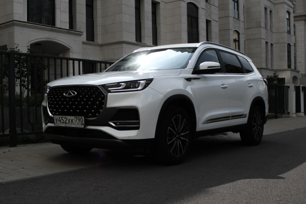 Прокат авто chery tiggo-8-pro-max бизнес класса 2023 года в городе Москва Матвеевское от 7500 руб./сутки, полный привод, двигатель: бензин, объем 2 литра, каско (Мультидрайв), ОСАГО (Мультидрайв), без водителя, недорого - RentRide