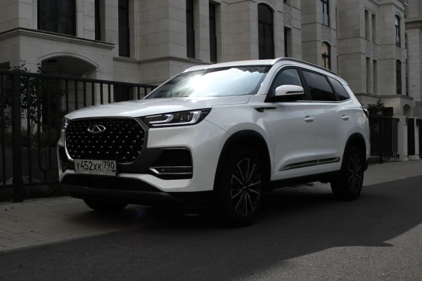 Прокат авто chery tiggo-8-pro-max бизнес класса 2023 года в городе Москва Матвеевское от 7500 руб./сутки, полный привод, двигатель: бензин, объем 2 литра, каско (Мультидрайв), ОСАГО (Мультидрайв), без водителя, недорого - RentRide
