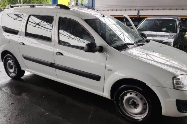 Прокат авто lada largus эконом класса 2018 года в городе Москва Авиамоторная от 2240 руб./сутки, передний привод, двигатель: бензин, объем 1.6 литров, ОСАГО (Мультидрайв), без водителя, недорого - RentRide