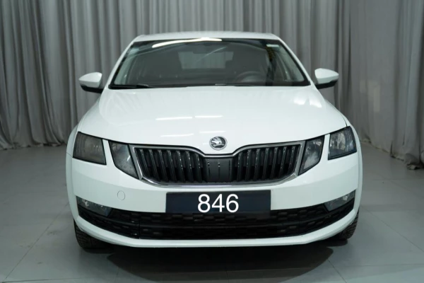 Прокат авто skoda octavia эконом класса 2019 года в городе Москва Яхромская от 1900 руб./сутки, передний привод, двигатель: бензин, объем 1.6 литров, ОСАГО (Мультидрайв), без водителя, недорого - RentRide