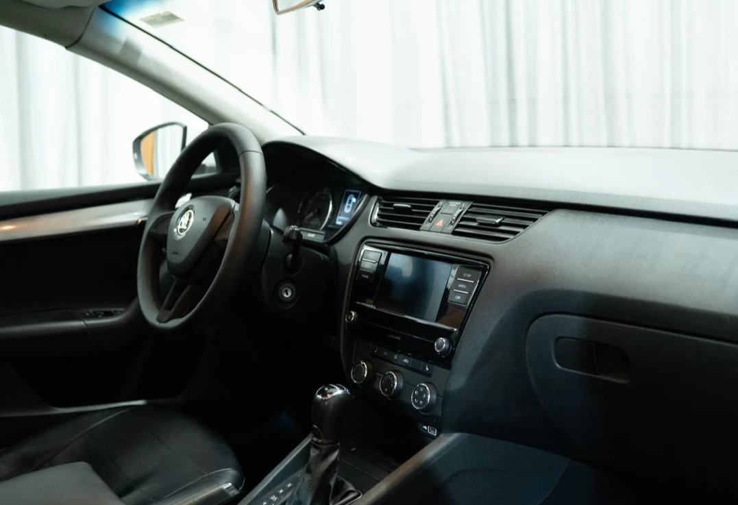 Аренда skoda octavia эконом класса 2019 года в городе Москва Яхромская от 1900 руб./сутки, передний привод, двигатель: бензин, объем 1.6 литров, ОСАГО (Мультидрайв), без водителя, недорого, вид 2 - RentRide