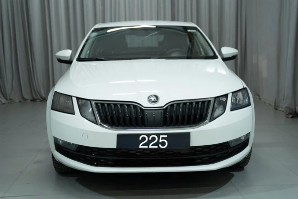 Прокат авто skoda octavia эконом класса 2019 года в городе Москва Яхромская от 1900 руб./сутки, передний привод, двигатель: бензин, объем 1.6 литров, ОСАГО (Мультидрайв), без водителя, недорого - RentRide