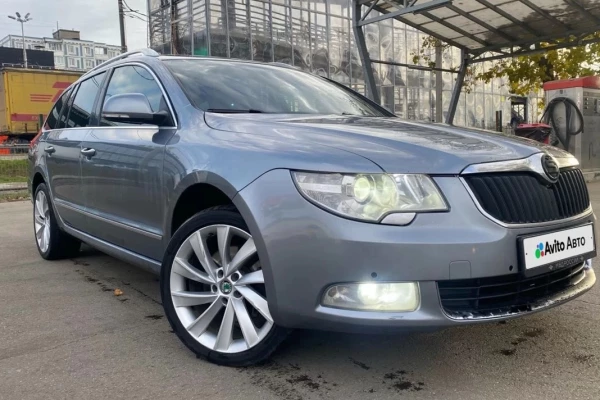 Прокат авто skoda superb 2012 года в городе Москва Физтех от 3200 руб./сутки, передний привод, двигатель: бензин, объем 2 литра, ОСАГО (Мультидрайв), без водителя, недорого - RentRide