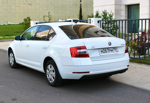 Аренда skoda octavia стандарт класса 2019 года в городе Москва Матвеевское от 3200 руб./сутки, передний привод, двигатель: бензин, объем 1.6 литров, каско (Мультидрайв), ОСАГО (Мультидрайв), без водителя, недорого, вид 7 - RentRide