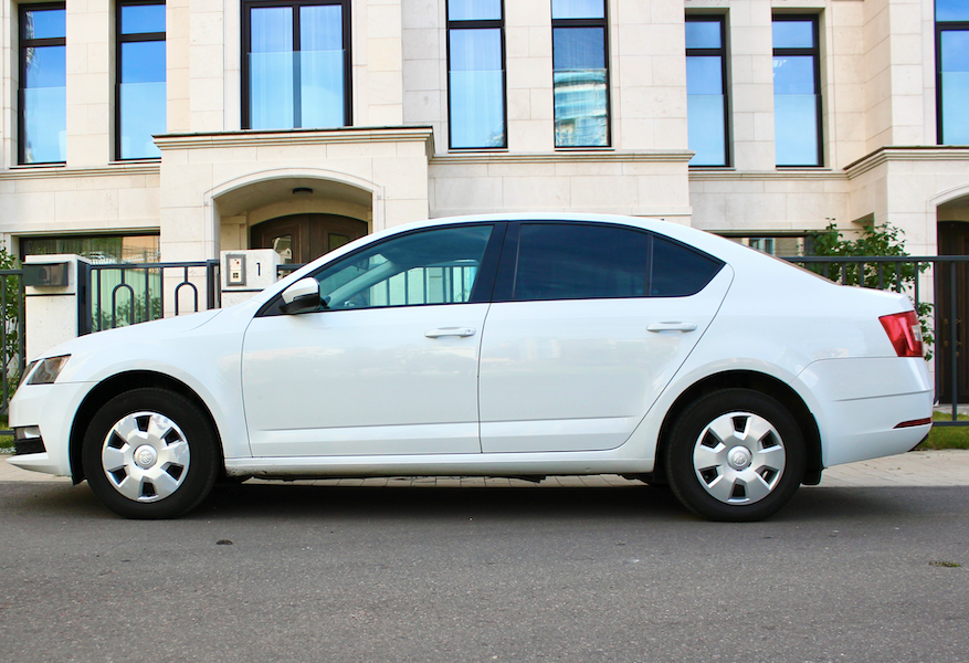 Аренда skoda octavia стандарт класса 2019 года в городе Москва Матвеевское от 3200 руб./сутки, передний привод, двигатель: бензин, объем 1.6 литров, каско (Мультидрайв), ОСАГО (Мультидрайв), без водителя, недорого, вид 2 - RentRide