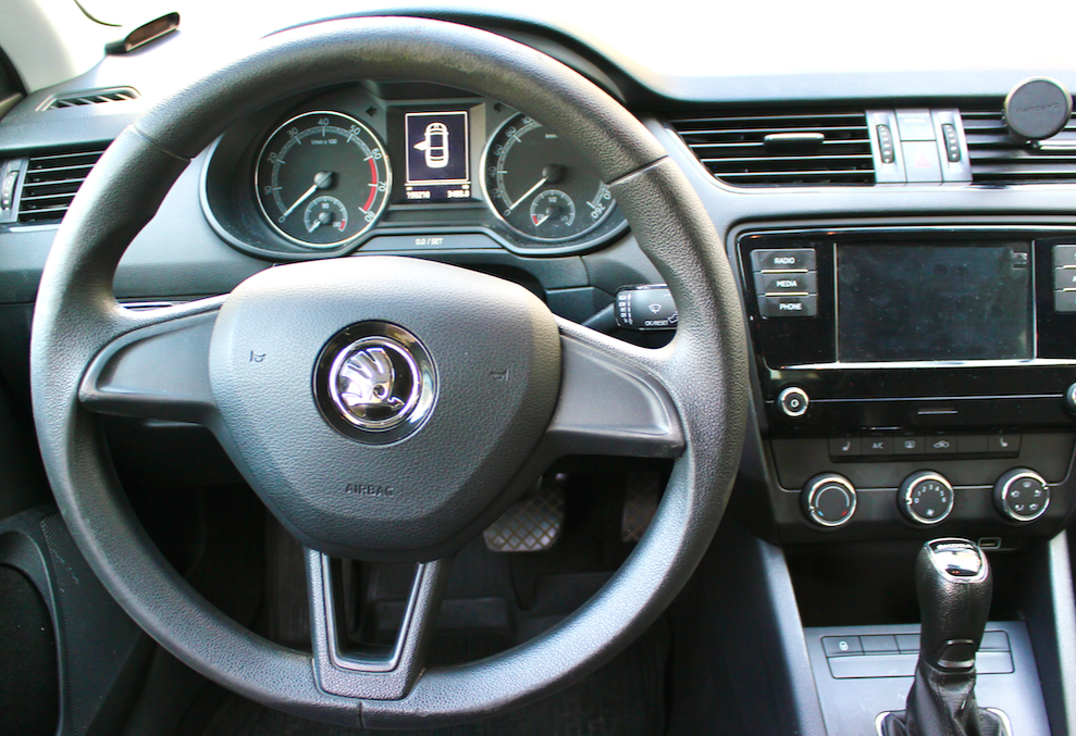 Аренда skoda octavia стандарт класса 2019 года в городе Москва Матвеевское от 3200 руб./сутки, передний привод, двигатель: бензин, объем 1.6 литров, каско (Мультидрайв), ОСАГО (Мультидрайв), без водителя, недорого, вид 3 - RentRide
