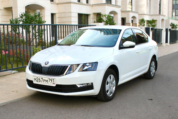 Прокат авто skoda octavia стандарт класса 2019 года в городе Москва Матвеевское от 3200 руб./сутки, передний привод, двигатель: бензин, объем 1.6 литров, каско (Мультидрайв), ОСАГО (Мультидрайв), без водителя, недорого - RentRide