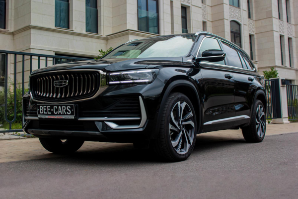 Прокат авто geely monjaro премиум класса 2024 года в городе Москва Матвеевское от 10000 руб./сутки, полный привод, двигатель: бензин, объем 2000 литров, каско (Мультидрайв), ОСАГО (Мультидрайв), без водителя, недорого - RentRide