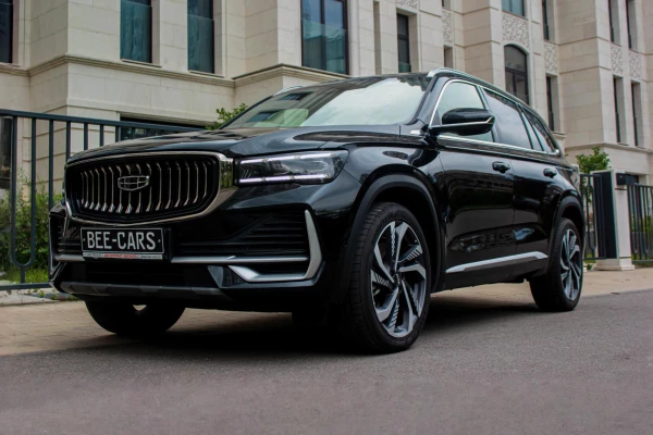 Прокат авто geely monjaro премиум класса 2024 года в городе Москва Матвеевское от 10000 руб./сутки, полный привод, двигатель: бензин, объем 2000 литров, каско (Мультидрайв), ОСАГО (Мультидрайв), без водителя, недорого - RentRide
