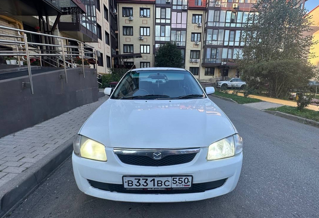 Аренда mazda familia эконом класса 2000 года в городе Москва Планерная от 750 руб./сутки, задний привод, двигатель: бензин, объем 1.5 литров, без водителя, недорого - RentRide