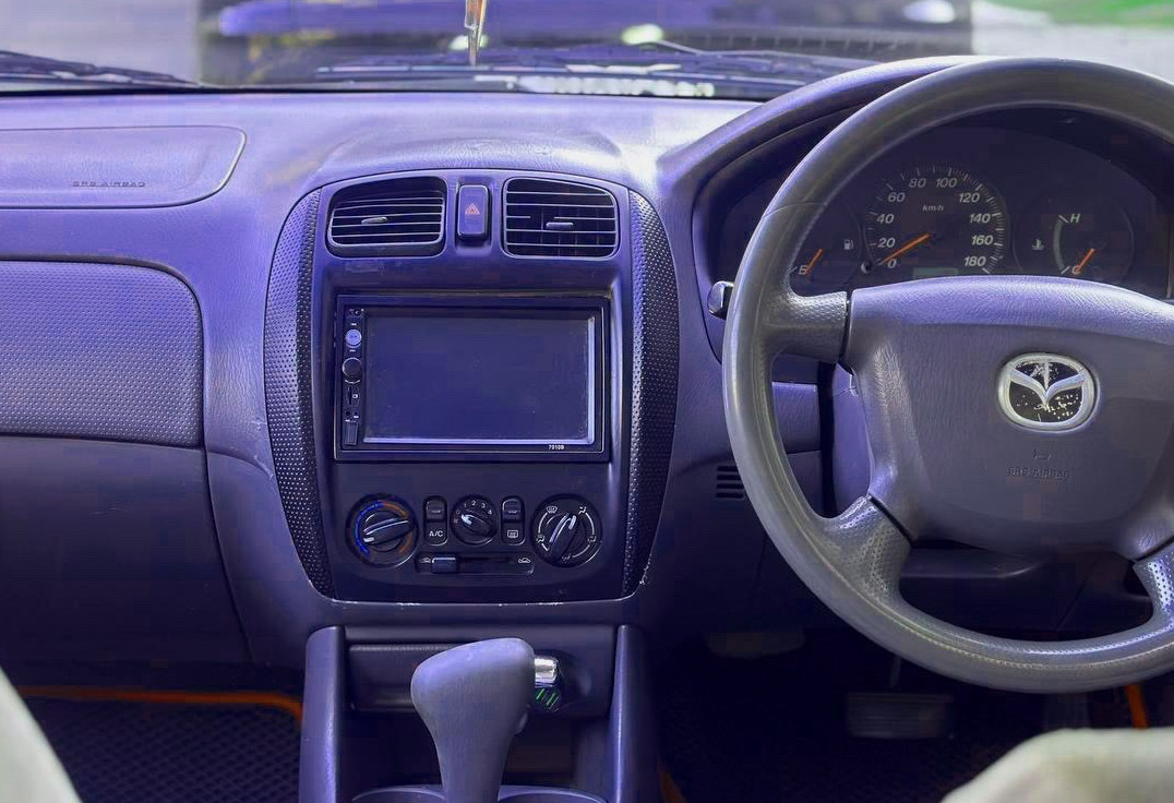 Аренда mazda familia эконом класса 2000 года в городе Москва Планерная от 750 руб./сутки, задний привод, двигатель: бензин, объем 1.5 литров, без водителя, недорого, вид 4 - RentRide