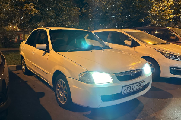 Прокат авто mazda familia эконом класса 2000 года в городе Москва Планерная от 800 руб./сутки, задний привод, двигатель: бензин, объем 1.5 литров, без водителя, недорого - RentRide